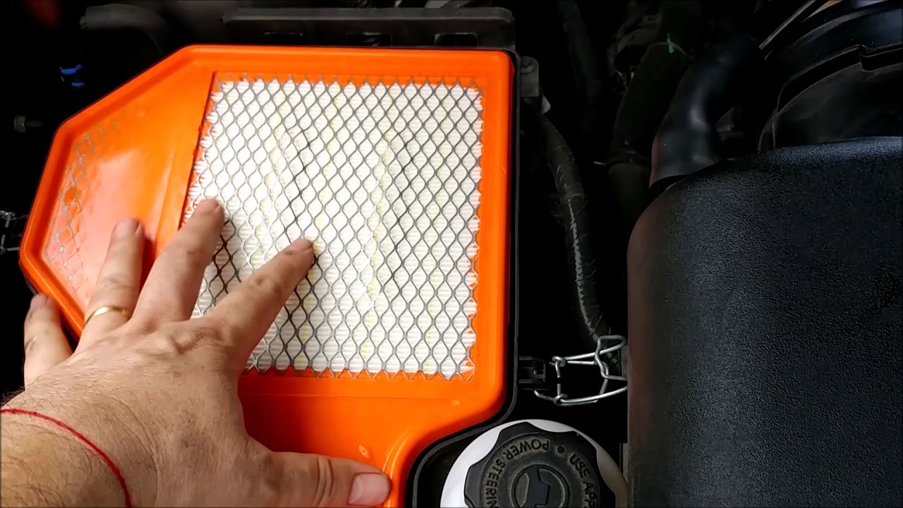 2016 chrysler town and country oil capacity